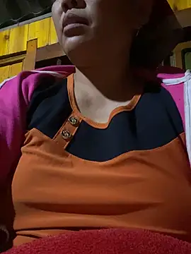 Snapshot of LeoPet2x chatting on December 4, 2025, 1:32 pm LeoPet2x online show from December 4, 2025, 1:32 pm