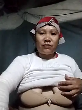 Snapshot of LeoPet2x chatting on December 20, 2025, 11:18 pm LeoPet2x online show from December 20, 2025, 11:18 pm