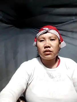 Snapshot of LeoPet2x chatting on December 21, 2025, 11:27 pm LeoPet2x online show from December 21, 2025, 11:27 pm