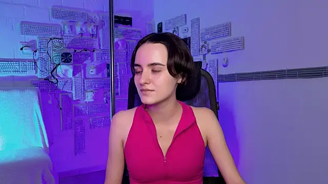 KateWillows online show from November 30, 2025, 8:26 am