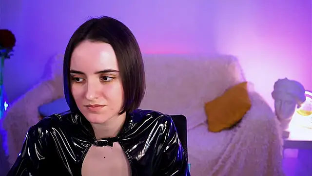 KateWillows online show from April 13, 2026, 5:00 am