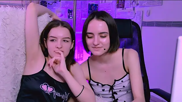 KateWillows online show from April 16, 2026, 6:47 am