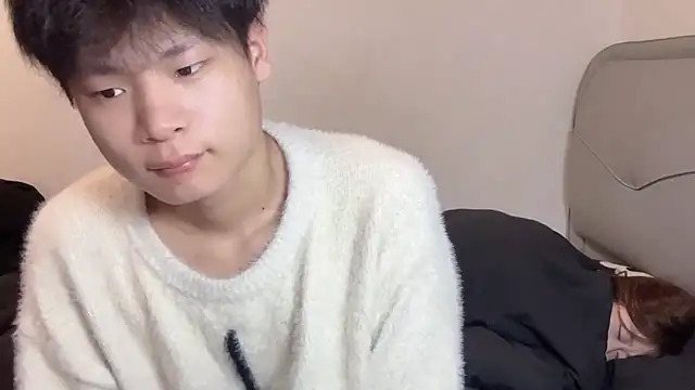 xiaohui660 online show from December 17, 2025, 4:12 pm
