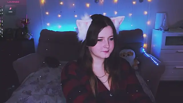 Snapshot of AlvaRina chatting on December 19, 2025, 7:38 pm AlvaRina online show from December 19, 2025, 7:38 pm