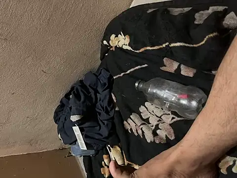 ChuySoto online show from November 28, 2025, 1:44 pm