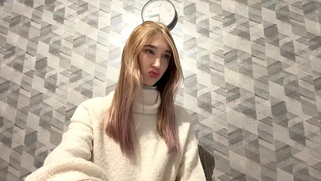 Snapshot of DetraLinz chatting on December 16, 2025, 4:44 pm DetraLinz online show from December 16, 2025, 4:44 pm