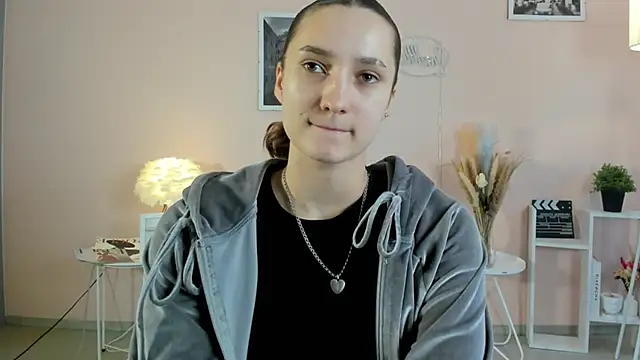 Snapshot of ShelieThetford chatting on December 5, 2025, 10:14 am ShelieThetford online show from December 5, 2025, 10:14 am