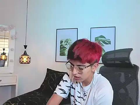 valeryevansvg online show from December 1, 2025, 12:06 pm