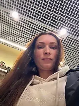 ZaraHill online show from December 3, 2025, 4:02 am