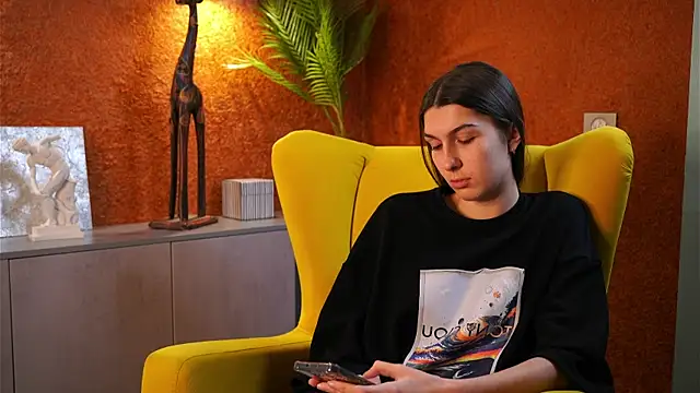 Snapshot of SongSaur chatting on December 1, 2025, 11:55 am SongSaur online show from December 1, 2025, 11:55 am