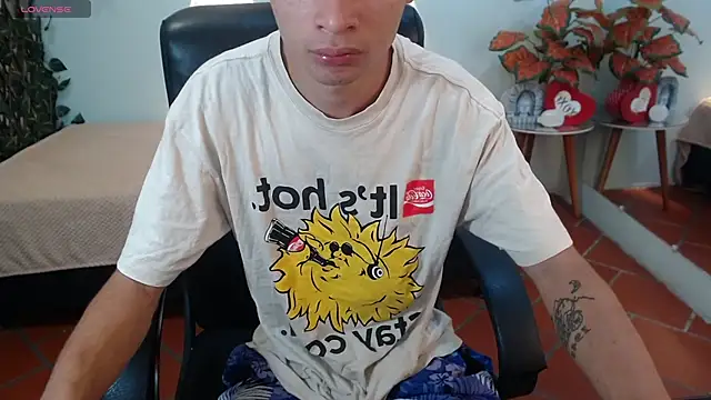 Snapshot of LucassSmith11 chatting on December 1, 2025, 1:23 pm LucassSmith11 online show from December 1, 2025, 1:23 pm