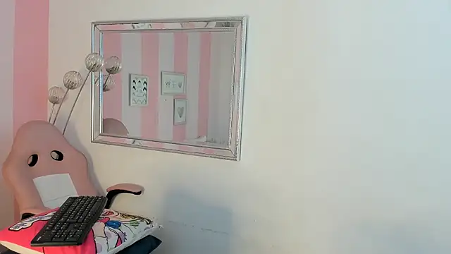 Snapshot of Amaia_Monroe chatting on February 21, 2026, 4:03 am Amaia Monroe online show from February 21, 2026, 4:03 am