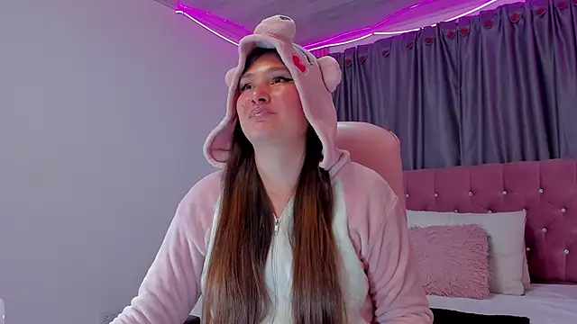 AngieG02  online show from December 16, 2025, 3:11 am