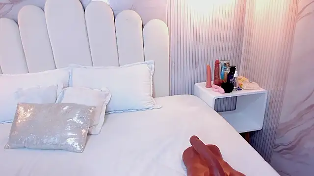 CHLOE BLOWJOB online show from February 2, 2026, 8:08 pm