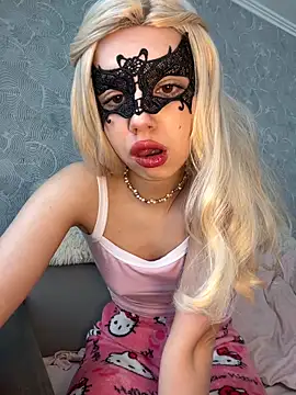 s4rah online show from April 3, 2026, 10:22 am