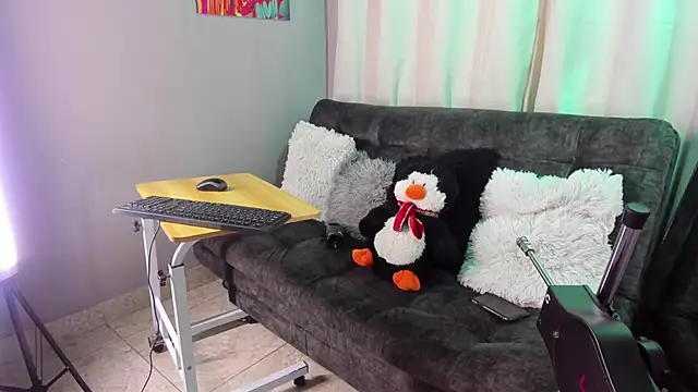 Snapshot of BonnieRitz chatting on December 2, 2025, 12:18 pm BonnieRitz online show from December 2, 2025, 12:18 pm