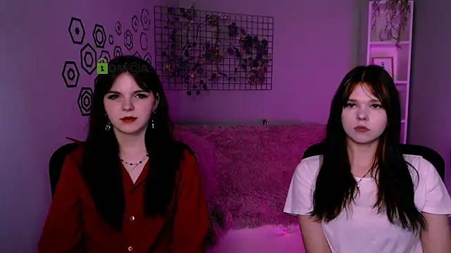 Snapshot of mikameovv chatting on December 3, 2025, 12:15 pm mikameovv online show from December 3, 2025, 12:15 pm