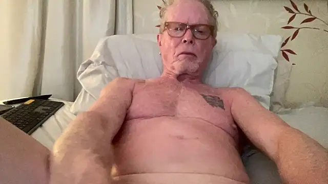 Snapshot of Tom03276 chatting on June 4, 2026, 2:49 am Tom03276 online show from June 4, 2026, 2:49 am