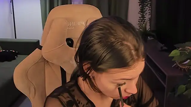 ReikoAckerman online show from December 15, 2025, 5:46 am