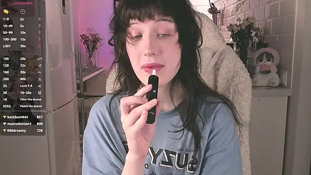 MePretty online show from March 19, 2025, 10:09 pm