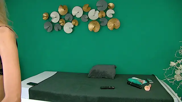 Snapshot of RoxanneJoy chatting on April 22, 2026, 4:19 am RoxanneJoy online show from April 22, 2026, 4:19 am