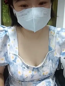 Snapshot of miniiceyya chatting on February 5, 2026, 4:14 pm miniiceyya online show from February 5, 2026, 4:14 pm