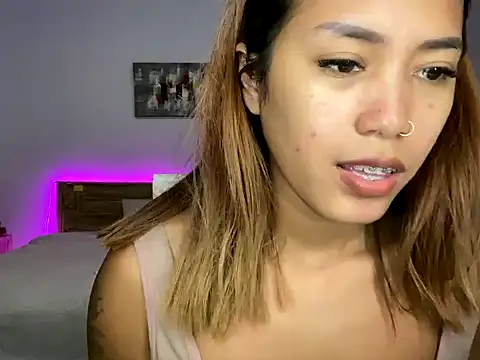 elisavae  online show from December 5, 2025, 5:06 am