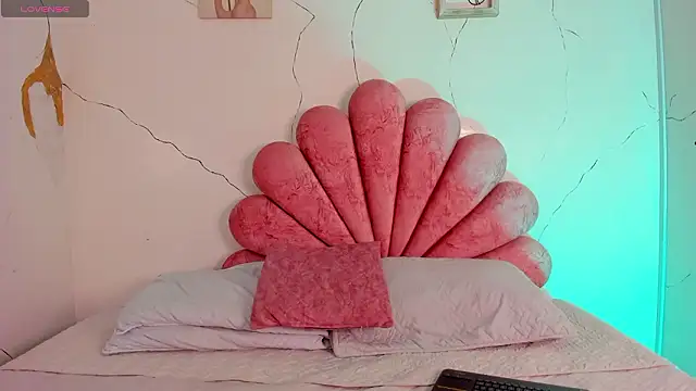 Cherrybombs  online show from February 7, 2026, 12:57 pm