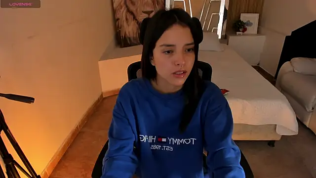 Cherrybombs  online show from April 7, 2026, 2:24 am