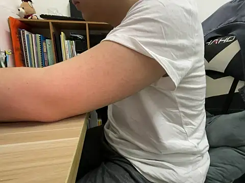 hiiiizzzz online show from February 9, 2026, 8:45 am