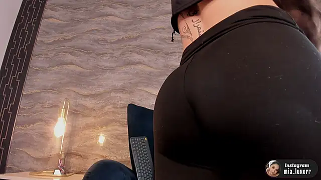 Mia Luxor online show from April 5, 2026, 11:39 am