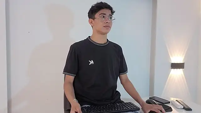 CharmingJeremy  online show from December 1, 2025, 12:28 pm