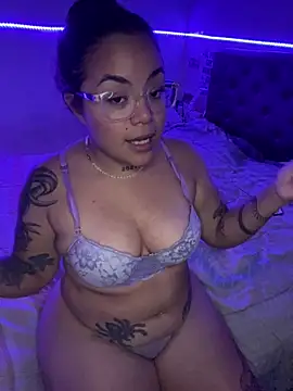 Lindalatina2001 online show from February 5, 2026, 2:40 am