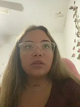 Lindalatina2001 online show from March 27, 2026, 11:38 pm