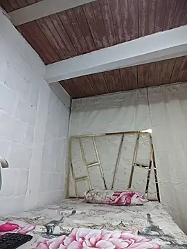 Snapshot of Julia-Blair chatting on December 21, 2025, 5:36 pm Julia-Blair online show from December 21, 2025, 5:36 pm