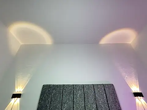 Mia Allenn online show from April 15, 2026, 7:58 pm