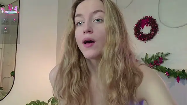 SoftDreamer online show from December 14, 2025, 2:22 pm