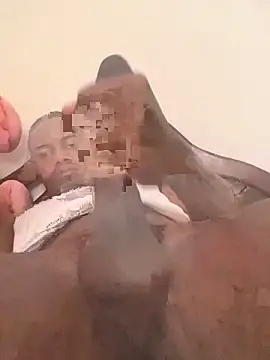 chico2246 online show from November 30, 2025, 1:01 pm