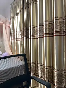 Snapshot of A-ZJunn chatting on April 30, 2026, 12:56 pm A-ZJunn online show from April 30, 2026, 12:56 pm