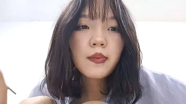 MeowMiaMeow online show from December 4, 2025, 5:12 pm