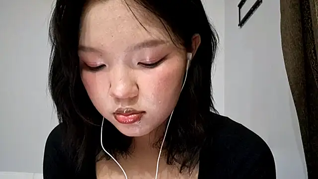 MeowMiaMeow online show from December 16, 2025, 5:39 pm