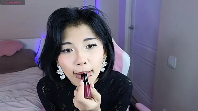 Snapshot of mimiicherry chatting on February 24, 2026, 2:23 am mimiicherry online show from February 24, 2026, 2:23 am