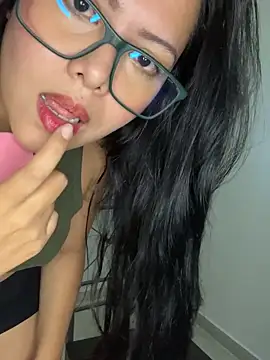 Snapshot of VALJIR03 chatting on December 1, 2025, 8:42 pm VALJIR03 online show from December 1, 2025, 8:42 pm