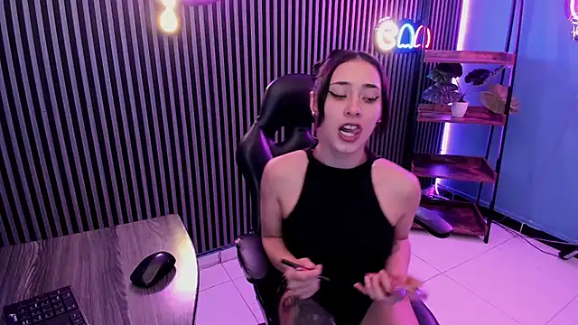 Ariana collinss online show from December 21, 2025, 12:18 pm