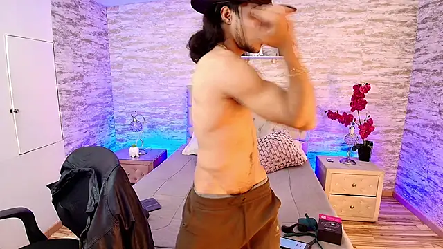 PatrickS25 online show from December 4, 2025, 4:44 am