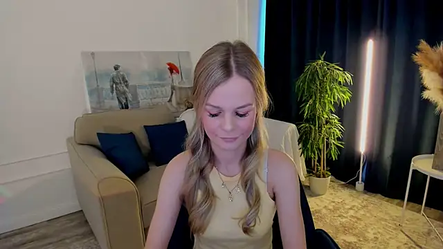 MidnighteAura online show from June 17, 2026, 11:31 am
