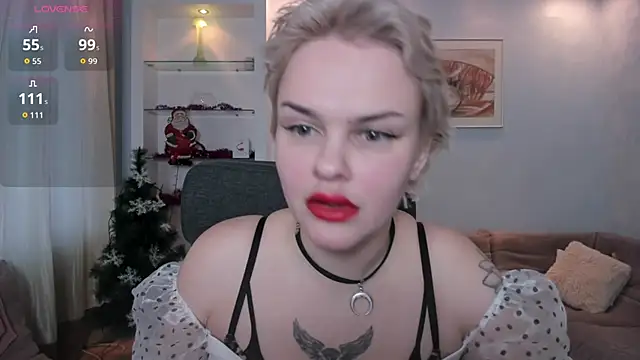 Snapshot of KamillaJei chatting on January 13, 2026, 6:28 am KamillaJei online show from January 13, 2026, 6:28 am