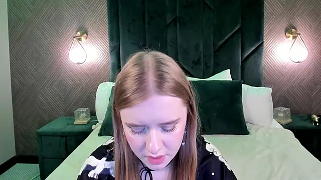 Snapshot of Victori_Fox chatting on December 5, 2025, 4:11 am Victori Fox online show from December 5, 2025, 4:11 am