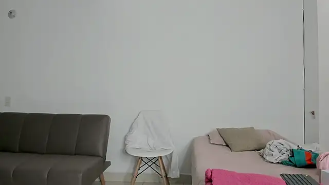 Snapshot of IrisFit chatting on February 17, 2026, 12:57 pm IrisFit online show from February 17, 2026, 12:57 pm