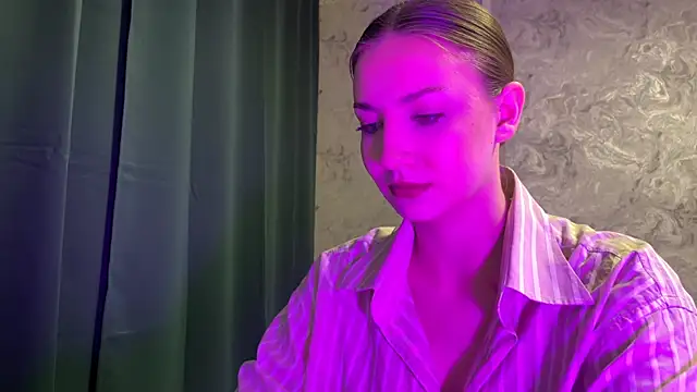 Snapshot of MerleneDelerme chatting on December 18, 2025, 4:11 pm MerleneDelerme online show from December 18, 2025, 4:11 pm